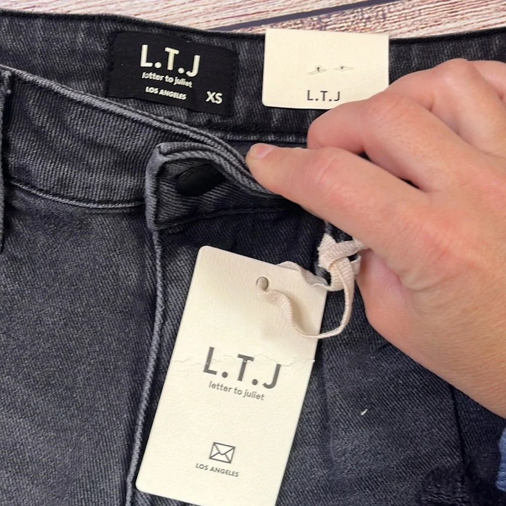 LTJ Letter to Juliet Acid Black Distressed Cut Off Jean Shorts NWT XS - Picture 4 of 8